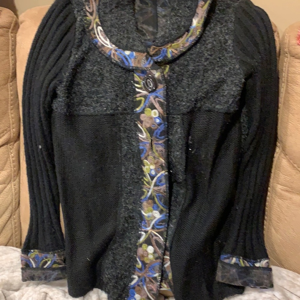 Ladies long sleeve cardigan by Sioni